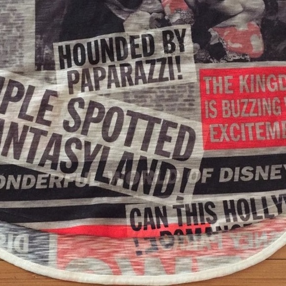 Disney Parks Newspaper Tee Small - Picture 5 of 7